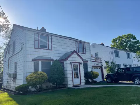 101 Harris Ave, Hewlett, NY 11557