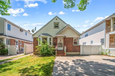 85-28 258th St, Floral Park, NY 11001