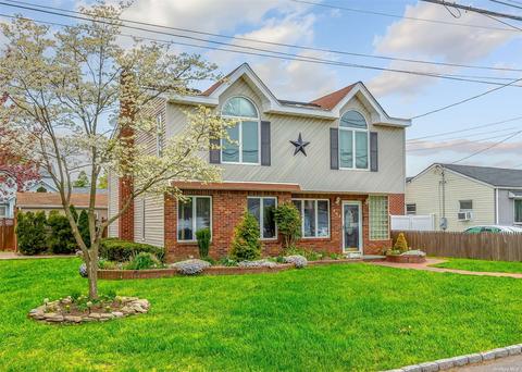 462 48th St, Lindenhurst, NY 11757