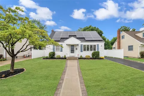 46 Jamaica Ave, Plainview, NY 11803