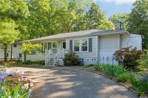 175 Wood Rd, Centereach, NY 11720