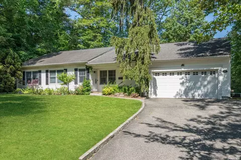60 Fir Dr, East Hills, NY 11576