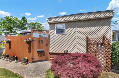 150 Main St #1B, Islip, NY 11751