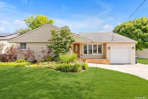 1957 Helen Ct, Merrick, NY 11566
