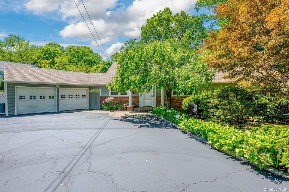  42 Kingsley Rd, West Hills, NY 11743 photo 1