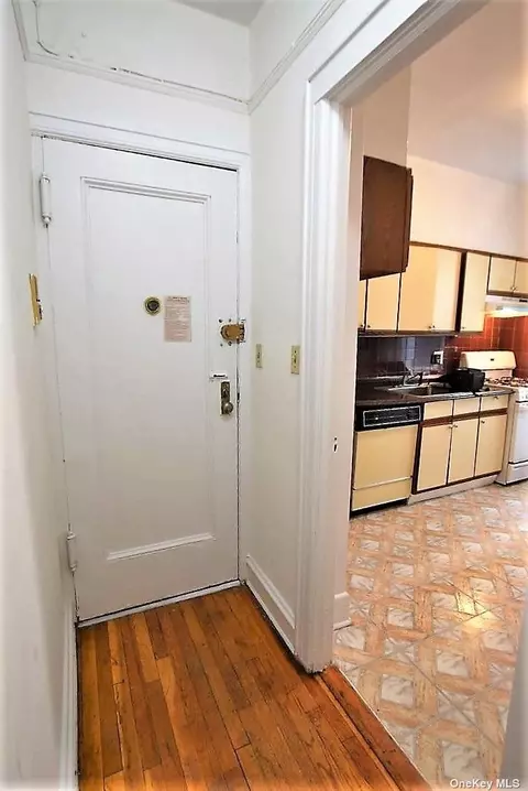 45-20 43rd St #2A, Sunnyside, NY 11104