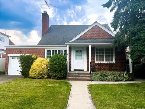 652 Concord Ave, Williston Park, NY 11596