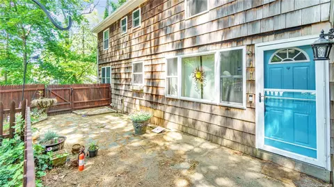 101 Hewlett Dr, Sound Beach, NY 11789