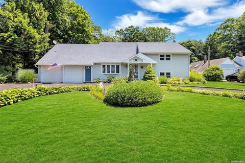 107 Vanderbilt Blvd, Oakdale, NY 11769