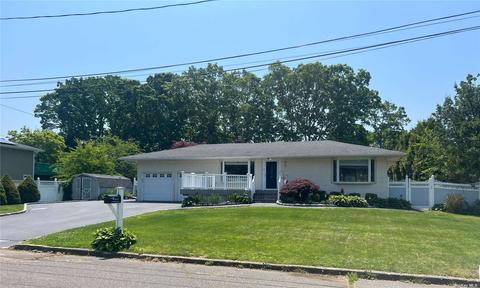 12 Donald St, Port Jefferson Station, NY 11776