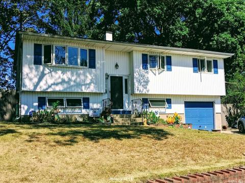 21 University Dr, Ronkonkoma, NY 11779