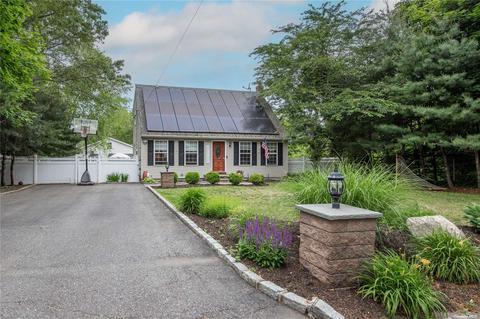 6 Apricot Rd, Rocky Point, NY 11778