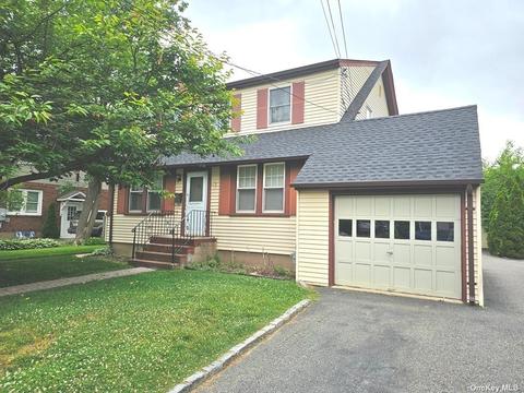 27 N Bayles Ave, Port Washington, NY 11050