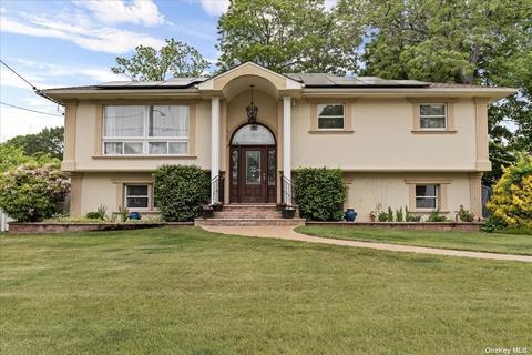 35 Sword St, West Babylon, NY 11704