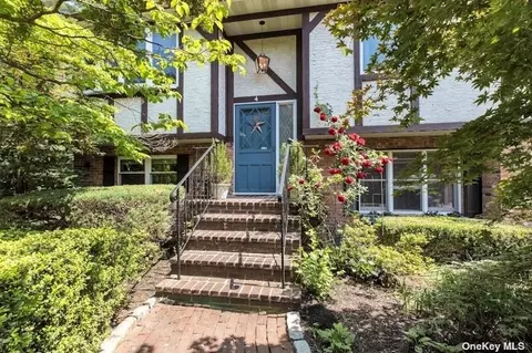 4 Glendon Ct, Huntington, NY 11743