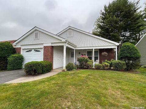 383 Larchmont Ct #383, Ridge, NY 11961
