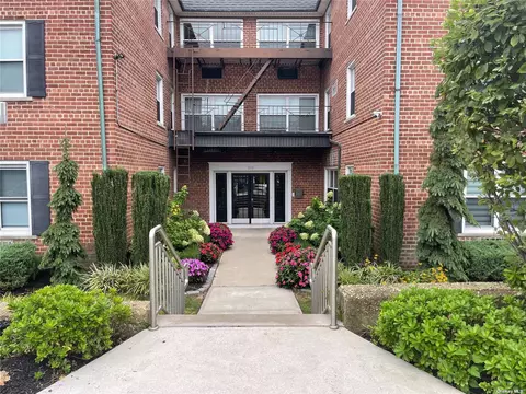 111 S Centre Ave #3-QQ, Rockville Centre, NY 11570