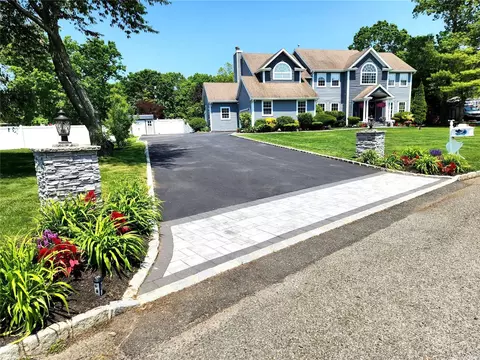 5 Torrington Ln, Shoreham, NY 11786