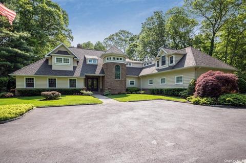 1215 Pine Valley Rd, Upper Brookville, NY 11771