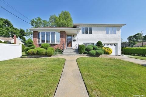 3903 Laureen Ct, Seaford, NY 11783
