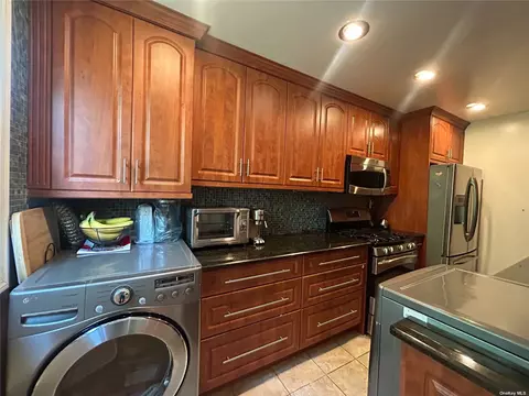 163-52 17th Ave #4-320, Whitestone, NY 11357