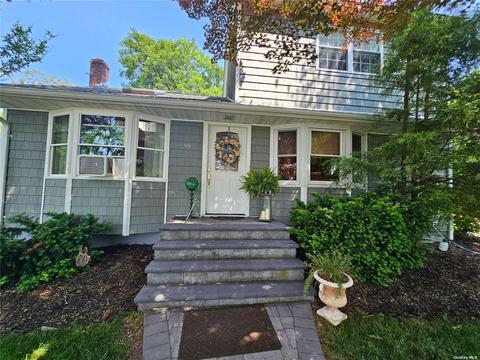 99 Canaan Lake Dr, Patchogue, NY 11772
