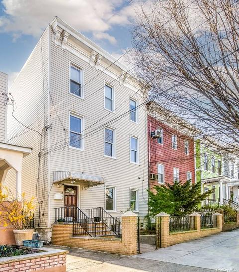 20-41 41st St, Astoria, NY 11105