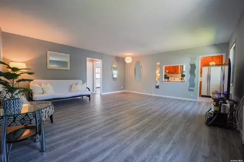 200-14 17th Ave #1, Bayside, NY 11360