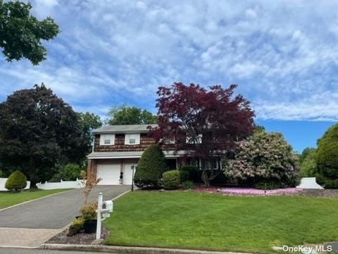 22 Ron Ct, Commack, NY 11725