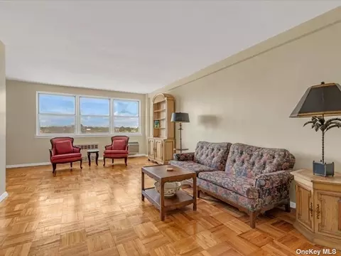 90-59 56 Ave #8E, Elmhurst, NY 11373