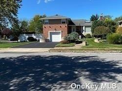 1124 Douglas Pl, Seaford, NY 11783