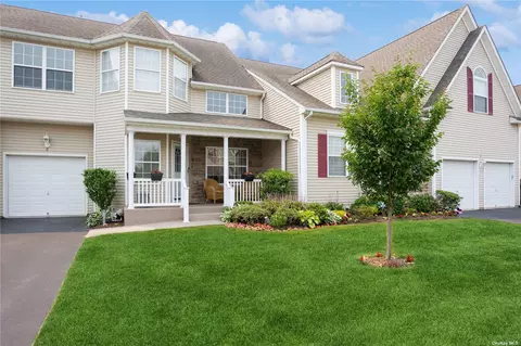 6 Meadow Pond Cir #6, Miller Place, NY 11764