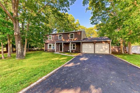 73 Lincoln Ave, Port Jefferson Station, NY 11776