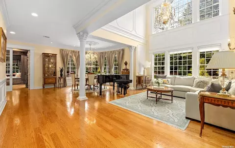66 Stonehill Dr S, Manhasset, NY 11030