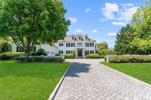 16 Legends Cir, Melville, NY 11747
