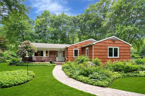 8 Mcculloch Dr, Dix Hills, NY 11746