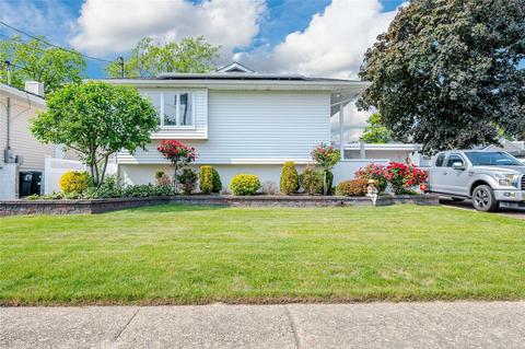 110 Elaine Dr, Oceanside, NY 11572