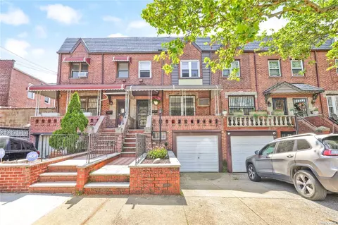 28-11 A 46th St, Astoria, NY 11103
