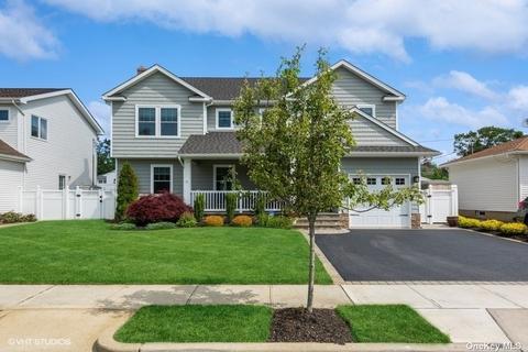 3603 Woodward Ave, Seaford, NY 11783
