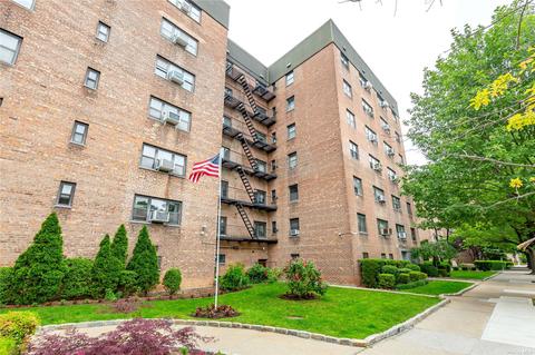 31-50 138 St #3E, Flushing, NY 11354