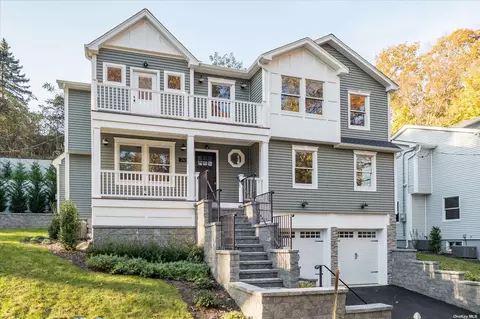 74 Mccouns Ln, Oyster Bay, NY 11771