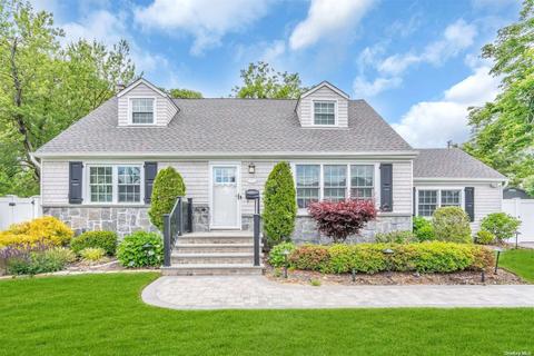 85 Beecher Rd, North Babylon, NY 11703