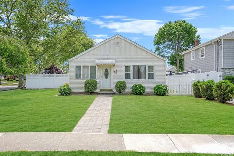 80 Henrietta Ave, Oceanside, NY 11572