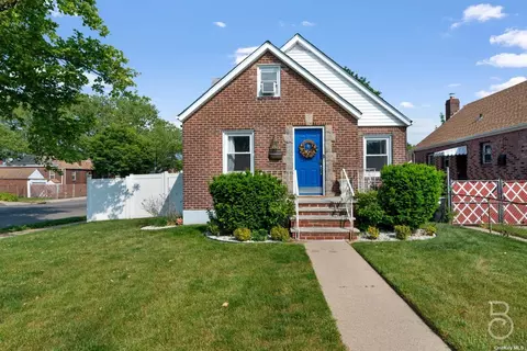 118-01 226th St, Cambria Heights, NY 11411