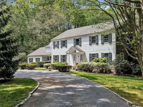 10 Pinkwoods Ln, Old Brookville, NY 11545