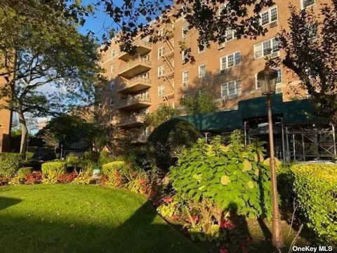 151-35 84th St #3M, Howard Beach, NY 11414