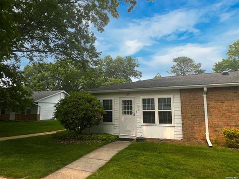 409 Weymouth Ct # A, Ridge, NY 11961
