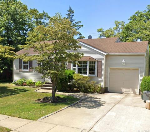 111 Knickerbocker Rd, Plainview, NY 11803