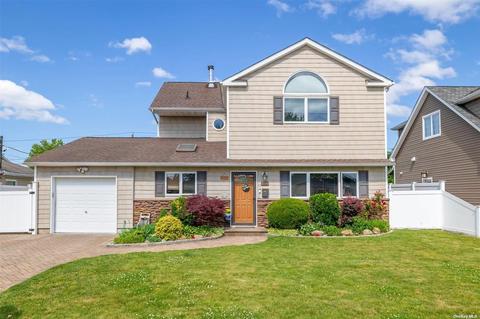 2376 Willoughby Ave, Seaford, NY 11783