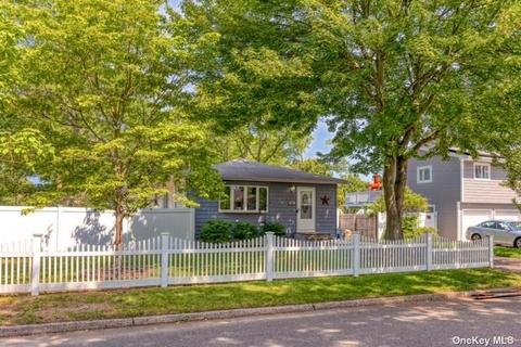27 Lorigan St, Islip Terrace, NY 11752
